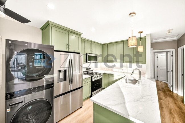 Building Photo - 363 E 63rd St