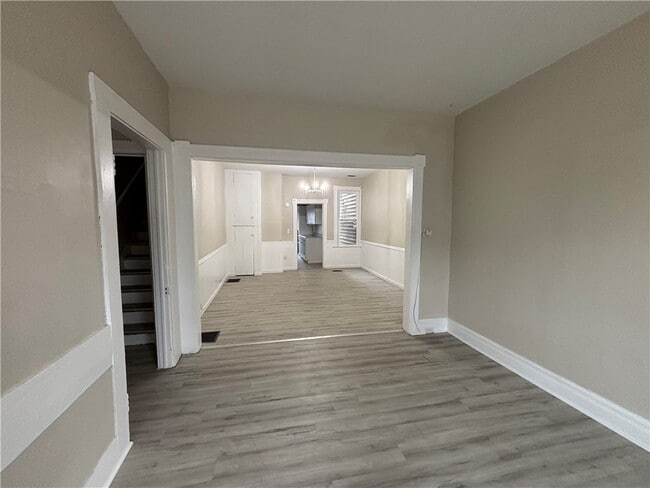 Building Photo - 626 Lewis St