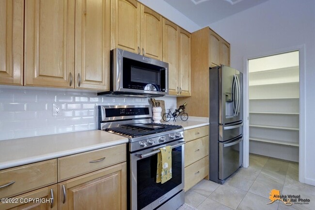 Building Photo - 1305 W 7th Ave