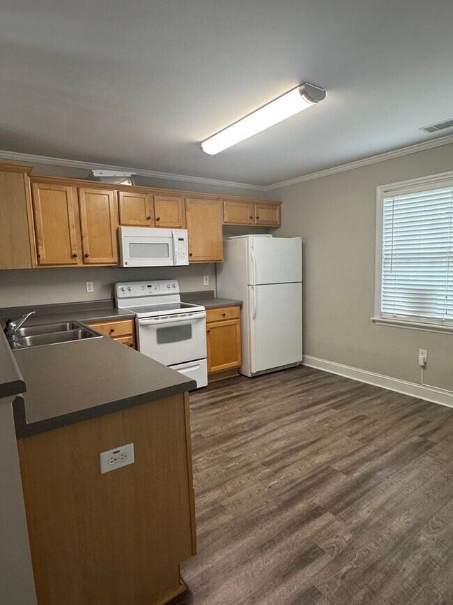 Building Photo - 320 Logmont Trace
