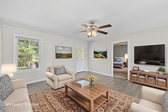 Building Photo - Cozy Charm Meets Modern Touches in Oak Grove