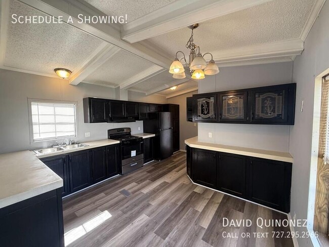 Building Photo - 5609 Lesteele-