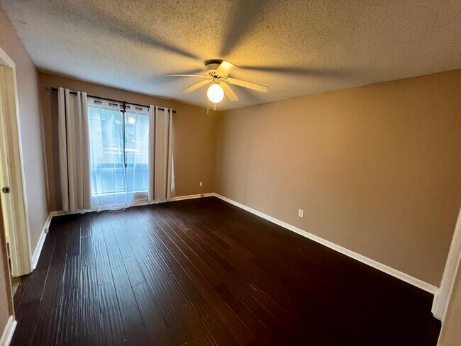 Building Photo - 805 Castalia Dr