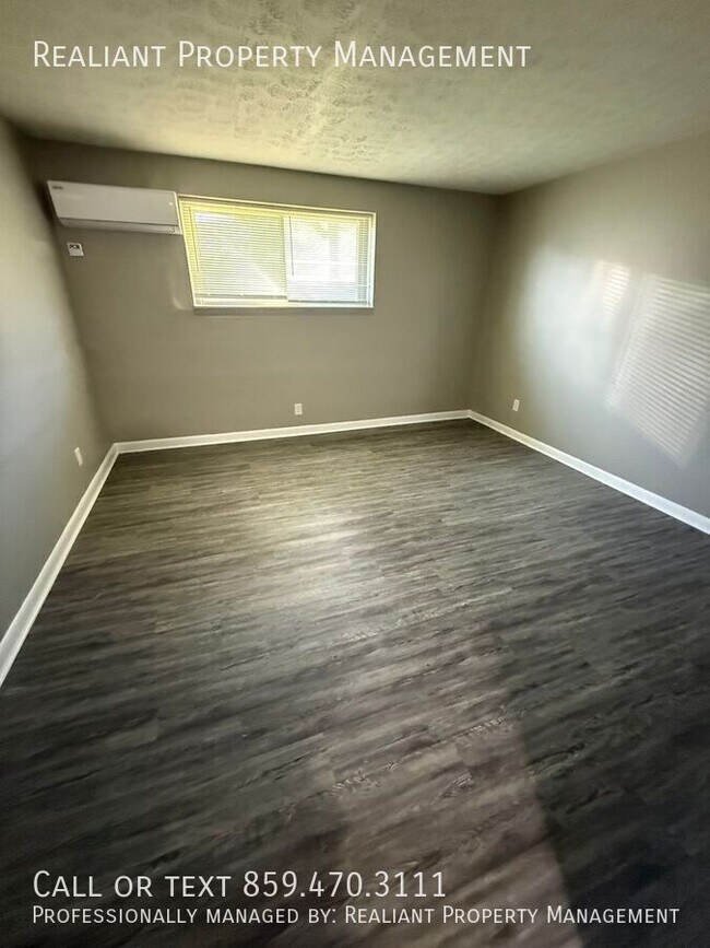 Building Photo - 2082 Fairmont Ct