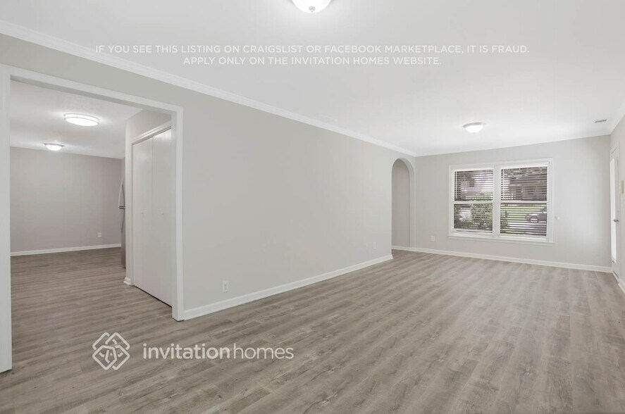 Building Photo - 2010 Carriage Way