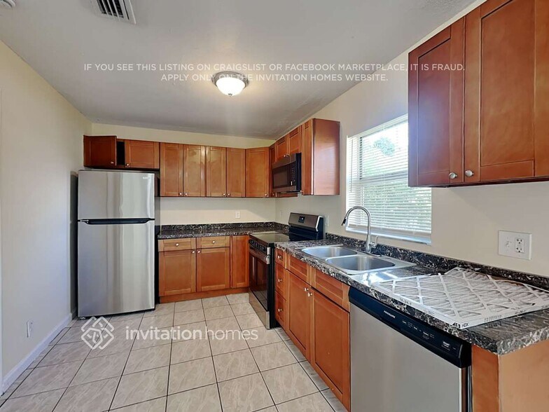 Building Photo - 479 NW 19th Ct