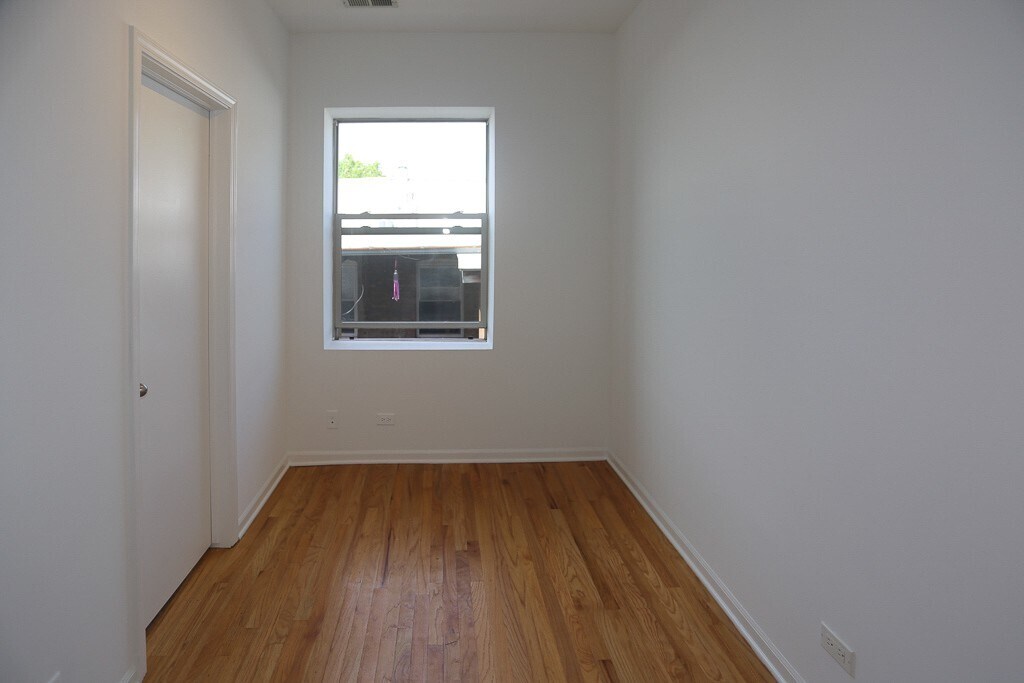 Building Photo - 5054 N Winthrop Ave