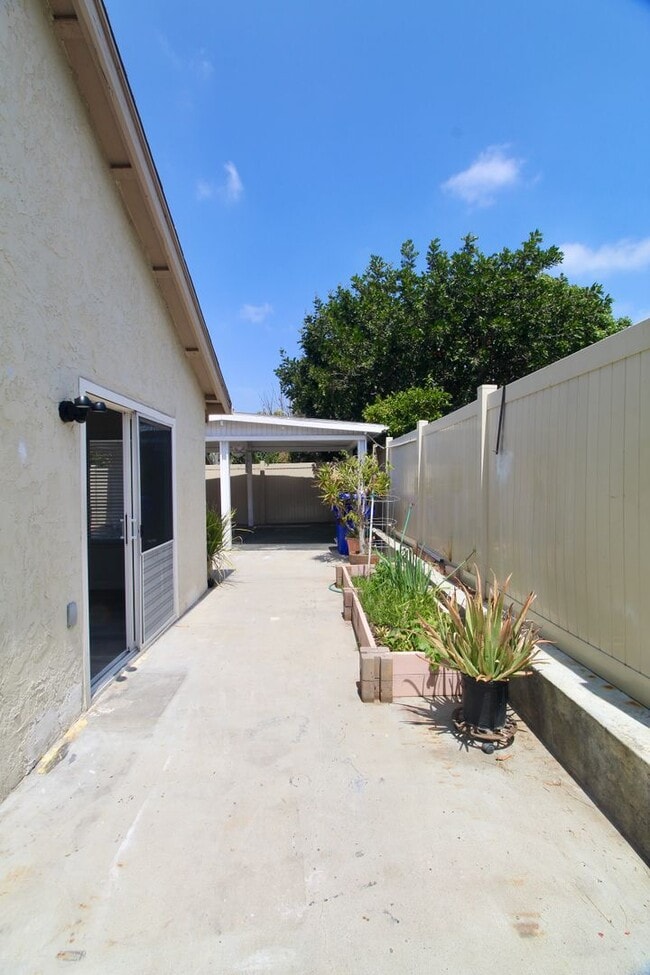 Building Photo - 8626 Summerdale Rd