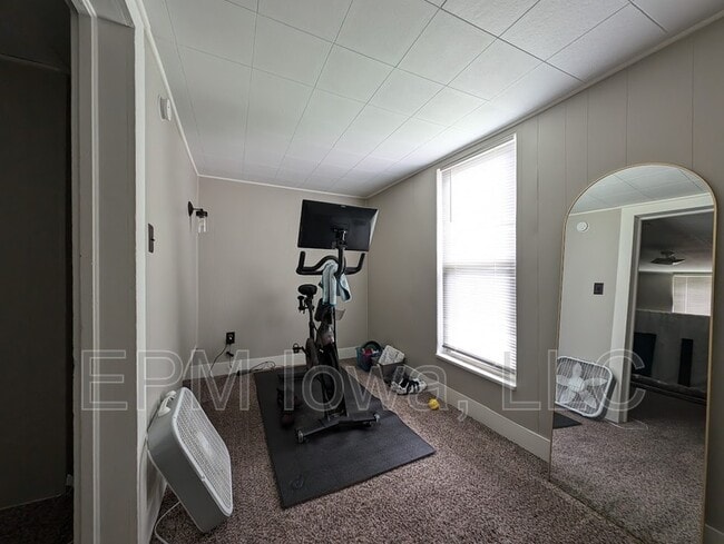 Building Photo - 608 8th Ave SW