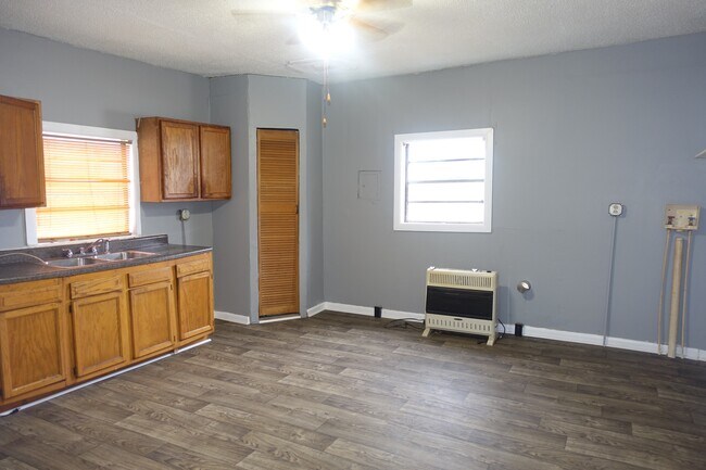 Building Photo - 3718 Charles St