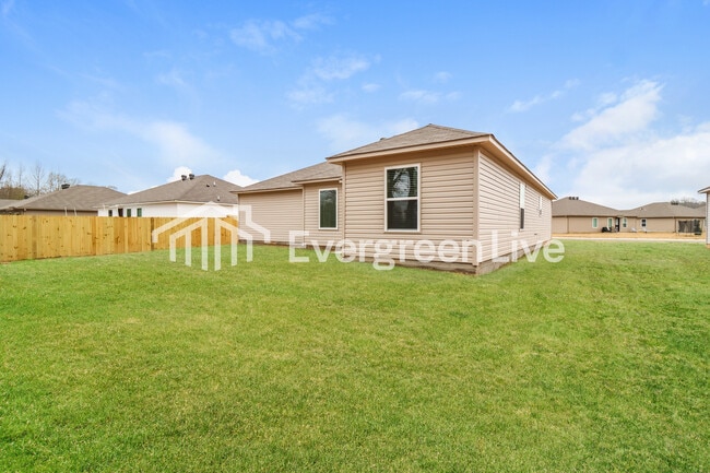 Building Photo - 163 Meadow Dr