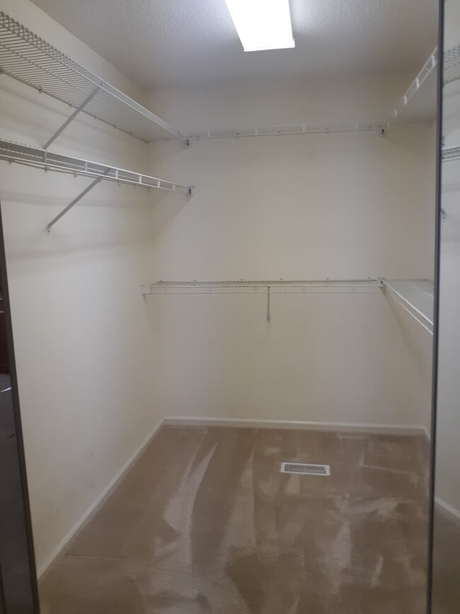 Building Photo - 804 Gull Ln