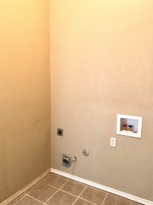 Building Photo - 7504 Howard St