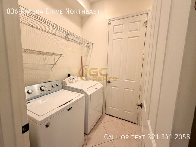 Building Photo - 836 Riviera Dr NE