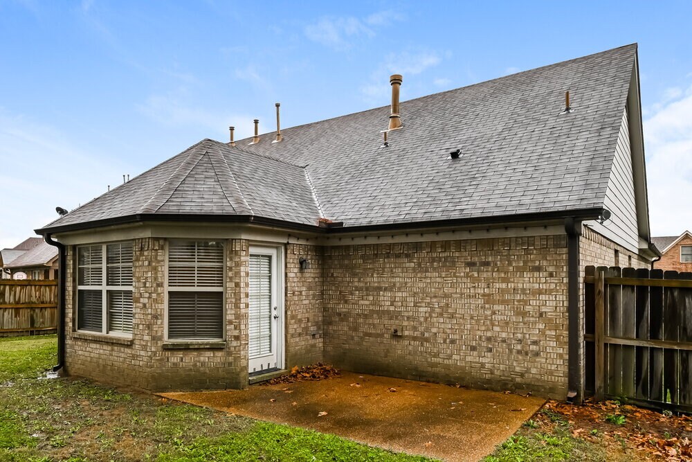 Building Photo - 5690 Bedford Loop W