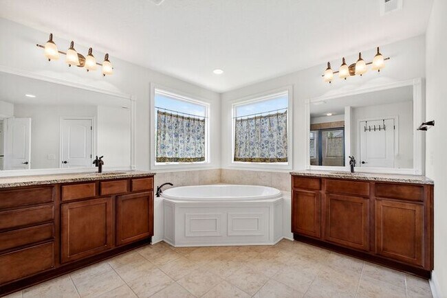 Building Photo - Modern Luxury with Waterfront Views in West Carmel