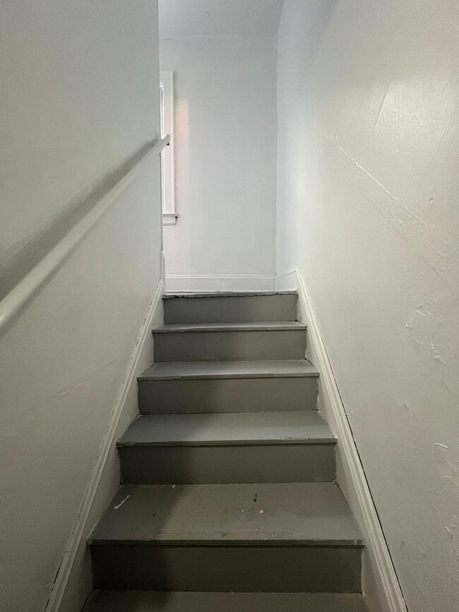 Building Photo - 9913 Mt Auburn Ave