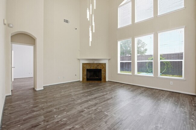Building Photo - 5002 Rollingstone Rd