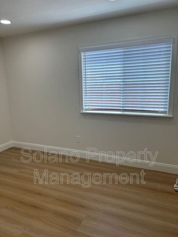 Building Photo - 2813 Vista Palomar