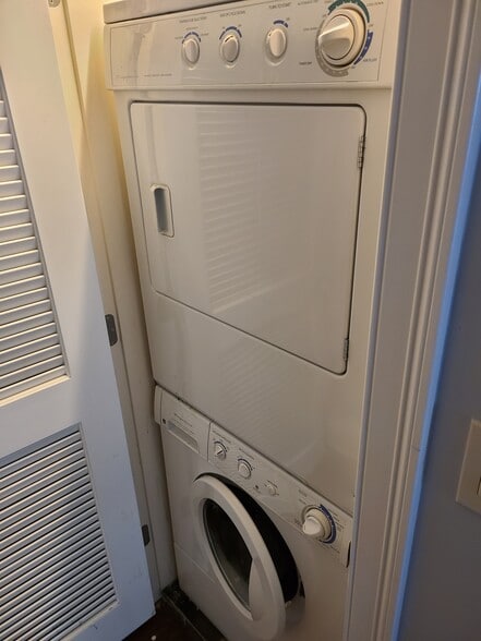 Washer/Dryer - 55 Presentation Rd