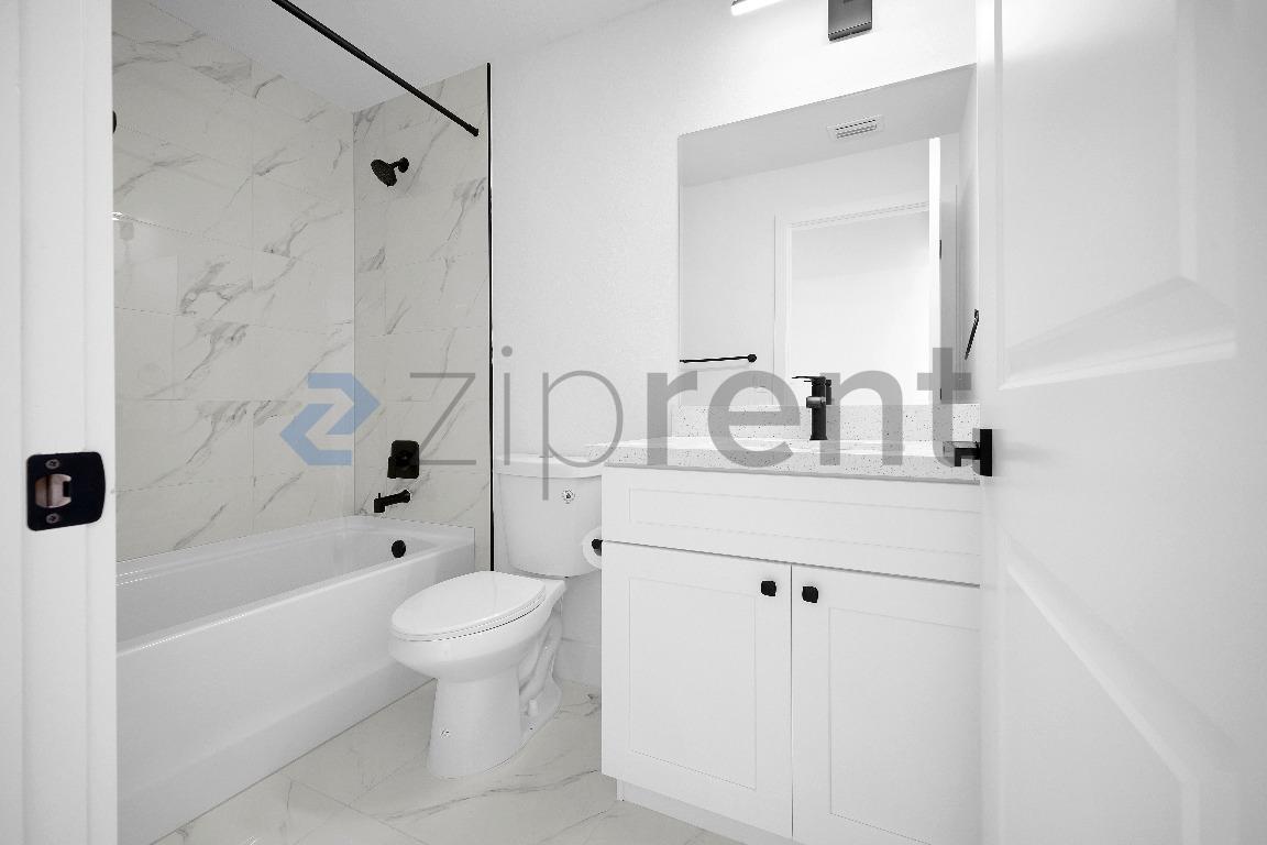 Building Photo - 4117 NE 16th Ave