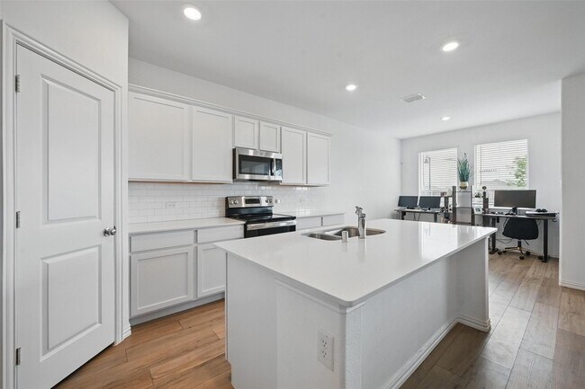 Building Photo - 132 Wyndemere Ln