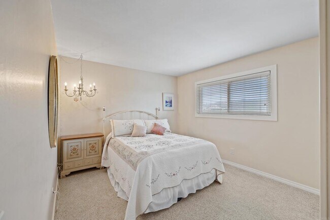 Building Photo - 4866 Park Dr