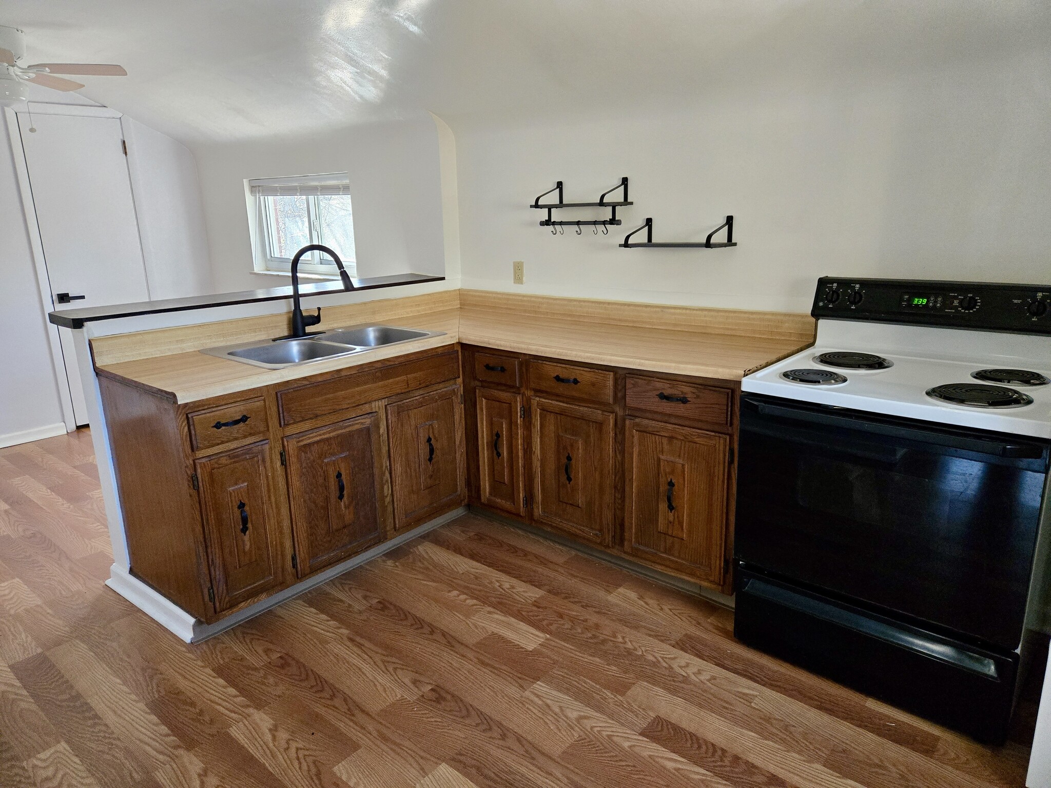 Kitchen - 2612 Louisiana Ave