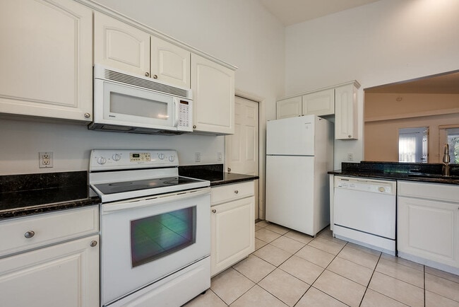 Building Photo - 39900 Bayview Dr
