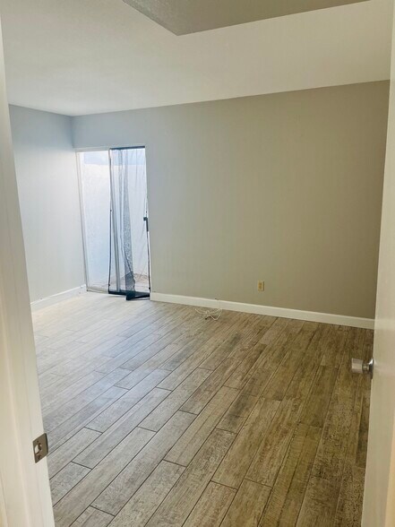 Building Photo - 8562 E Indian School Rd