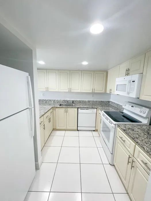 Building Photo - 17300 NW 68th Ave