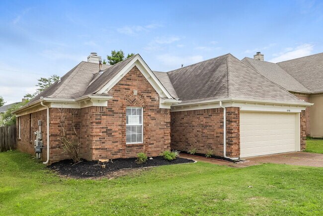 Building Photo - 490 Bruins Trce