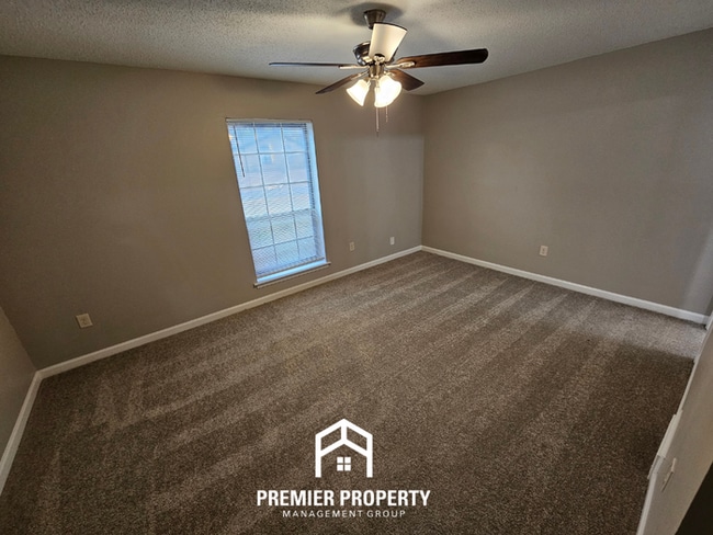 Building Photo - 5740 Fox Bend Ave