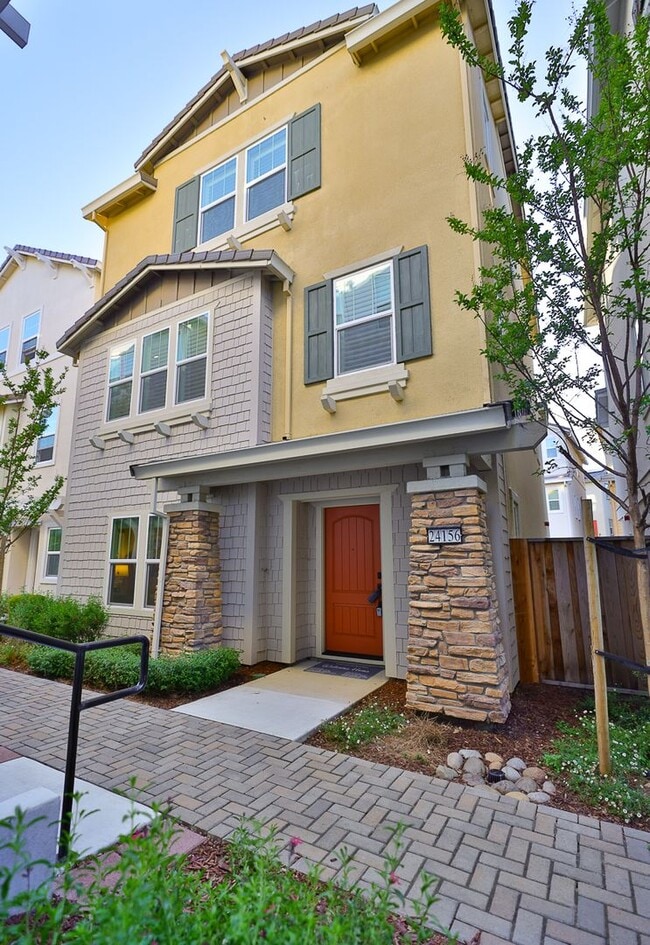 Building Photo - Modern, Bay View, 2 year old, 3 Bedroom, 3...