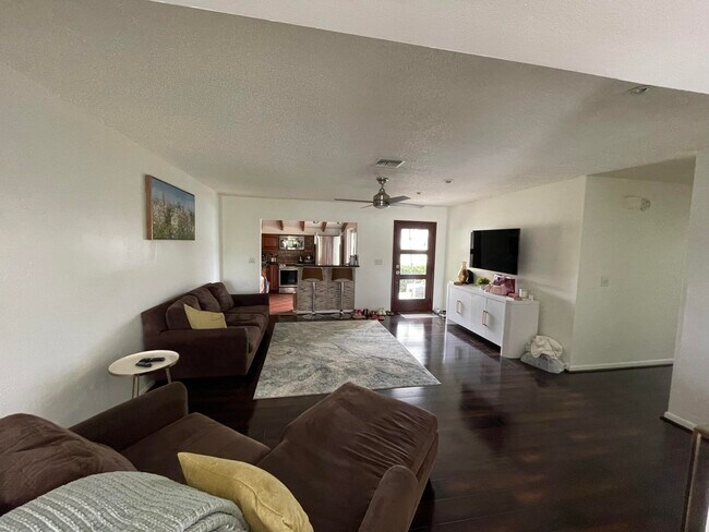 Building Photo - 208 Sims Creek Dr