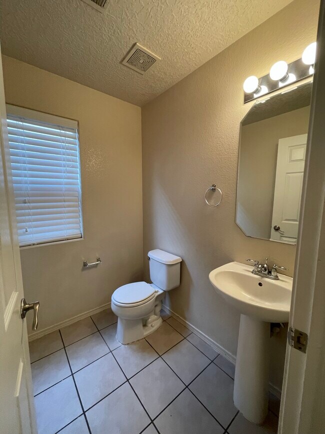 Building Photo - 9620 Sundoro Pl NW