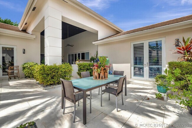 Building Photo - 17070 Royal Cove Way