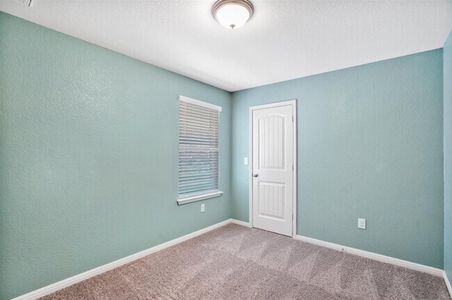 Building Photo - 1425 Fairhaven Gtwy