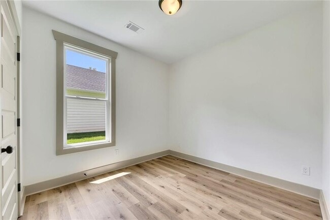 Building Photo - 3 Forsyth St NE