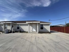 Building Photo - 423 Fresno St