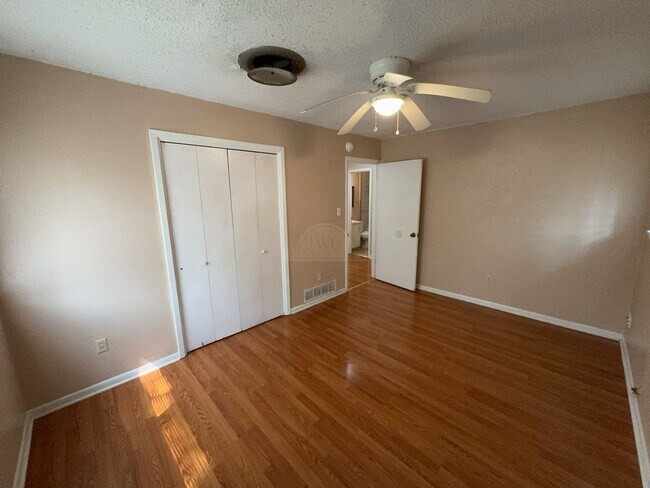 Building Photo - 608 S 19th St