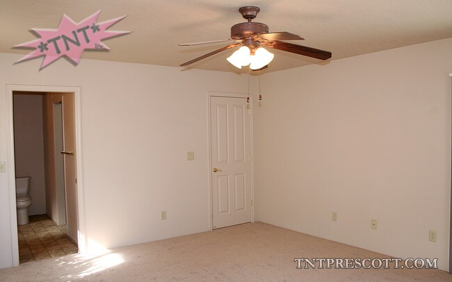 Building Photo - Home in Cliff Rose HOA ~ Winter Special!!