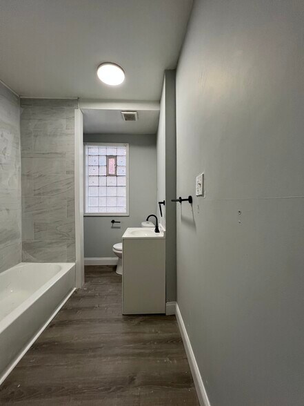 Building Photo - 4114 Pingree St