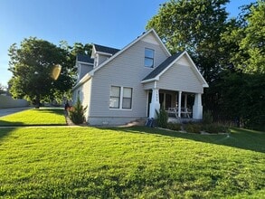 Building Photo - 1405 James Ave