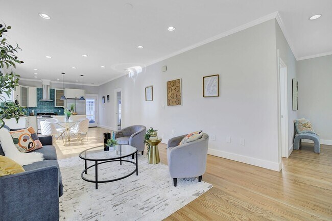 Building Photo - Wonderful House with Huge Deck in an Amazing Location