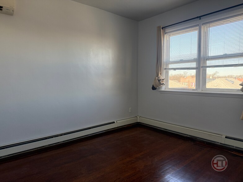 Building Photo - 2889 E 195th St