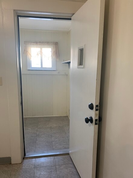 Building Photo - 3422 Daisy Ave