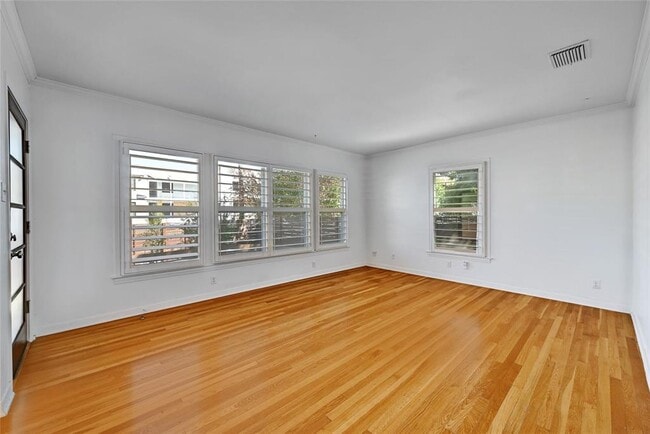 Building Photo - 1203 W 40th St