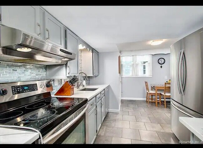 Building Photo - 437 Hulls Farm Rd