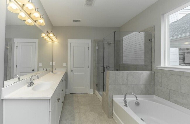 Building Photo - 4006 Glendianne Wy